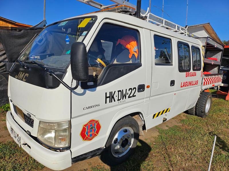 Carro de la Brigada Lagunillas equipado con escalas y equipamiento de rescate
